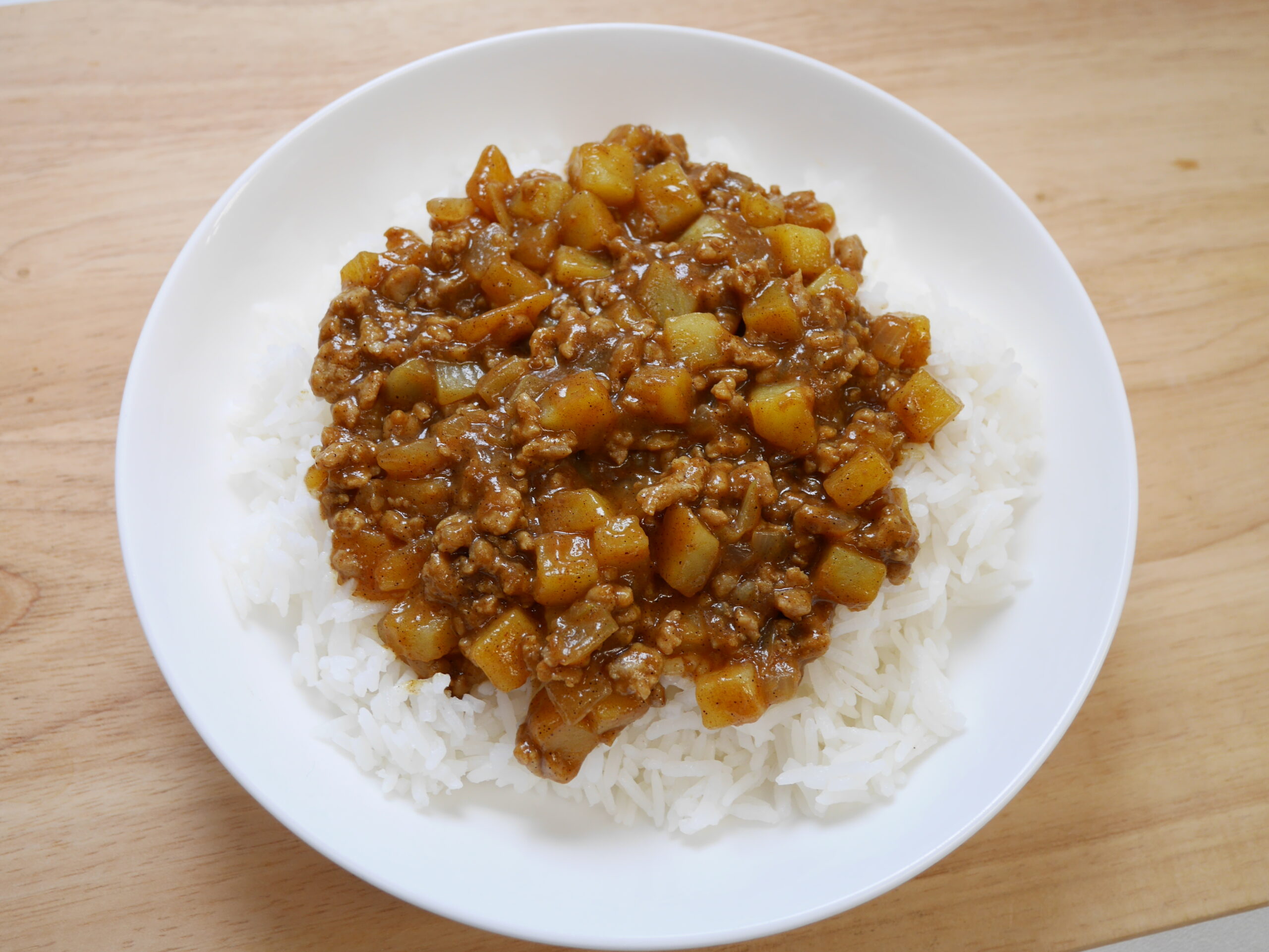 じゃがいもダイスカットのキーマカレー